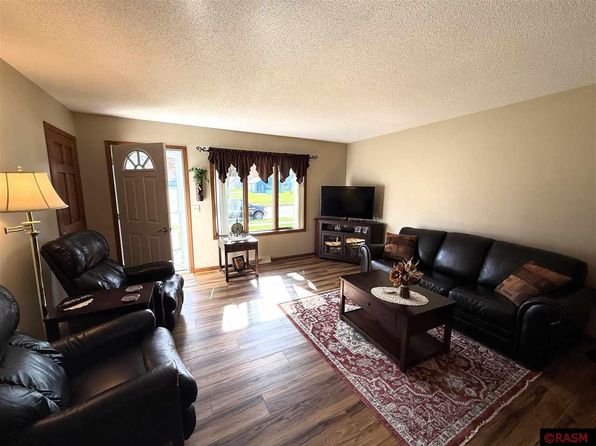 1319 Hauenstein Dr, New Ulm, MN 56073