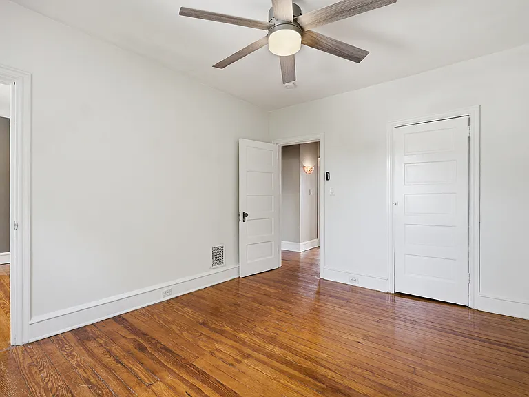 406 W 20th St — Photo 21