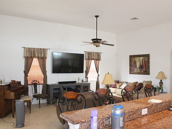 5th image of 627 NW 38th Pl