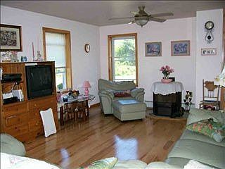 3rd image of 22 Pine Hill Ln