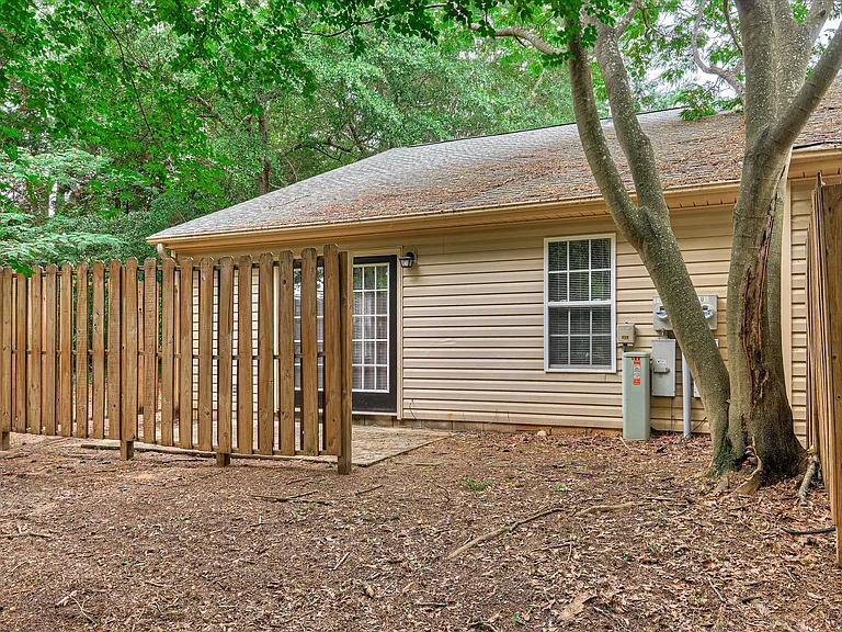 100 Kelly Dr SW — Photo 33