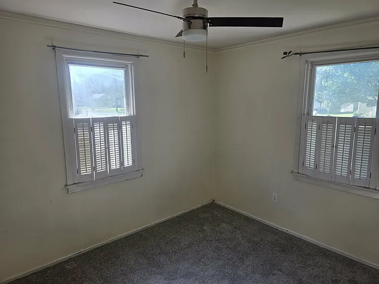 416 Webster Ave — Photo 10