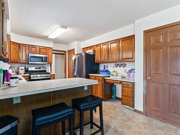 4th image of 218 Cromwell Ct
