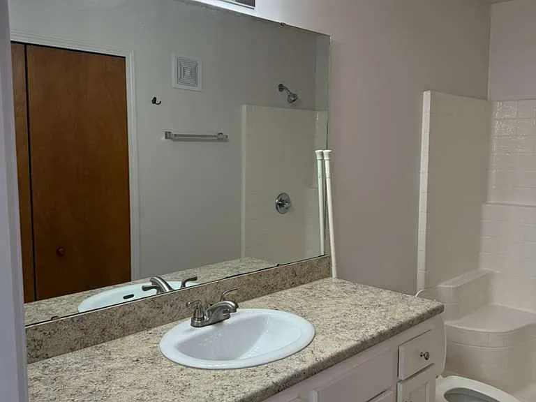 702 Meadowbrook Dr — Photo 7