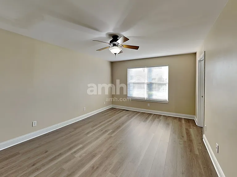 2210 Scheper Ct — Photo 10