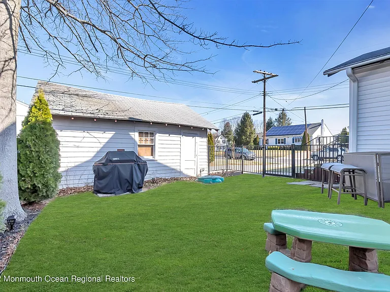 102 Dixon Ave — Photo 35