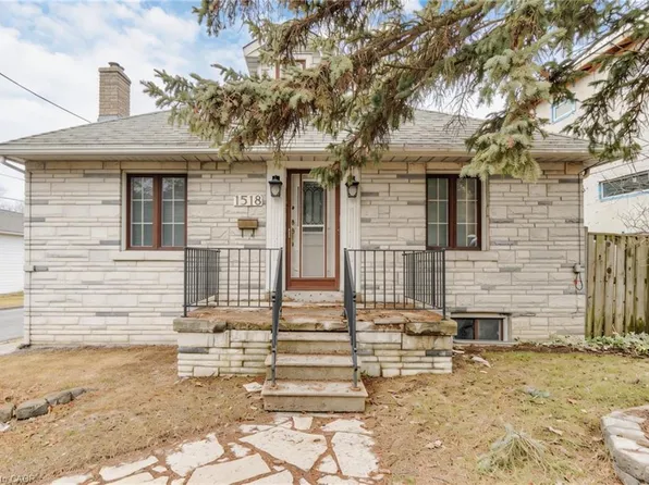 1518 Cawthra Rd, Mississauga, ON L5G 4L2