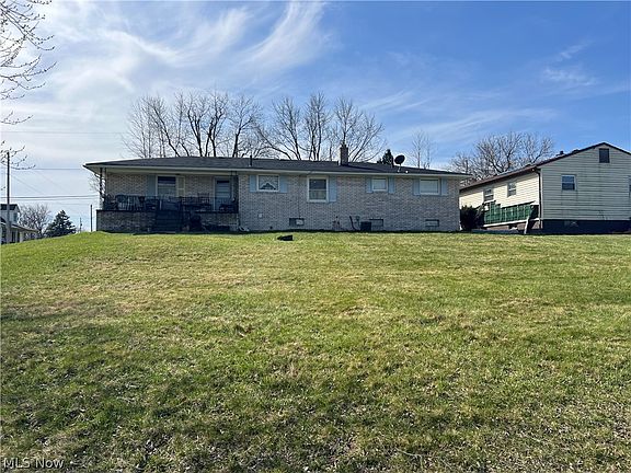 4th image of 2537 7th St NE