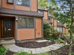 28 Round Hill Rd, Dobbs Ferry, NY 10522