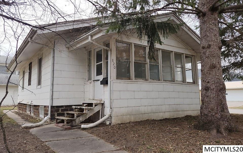 1st image of 820 Elm Dr