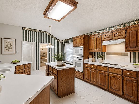 2nd image of 3611 Cedar Creek Ln
