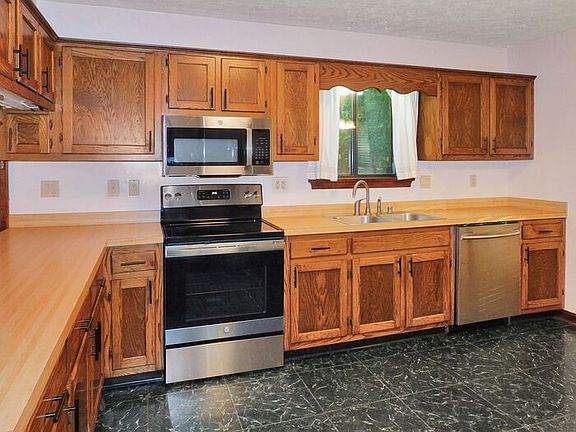 3rd image of 44550 White Pine Ct