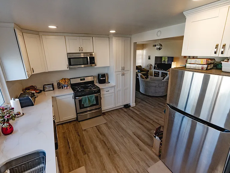 5370 E Falls View Dr — Photo 2