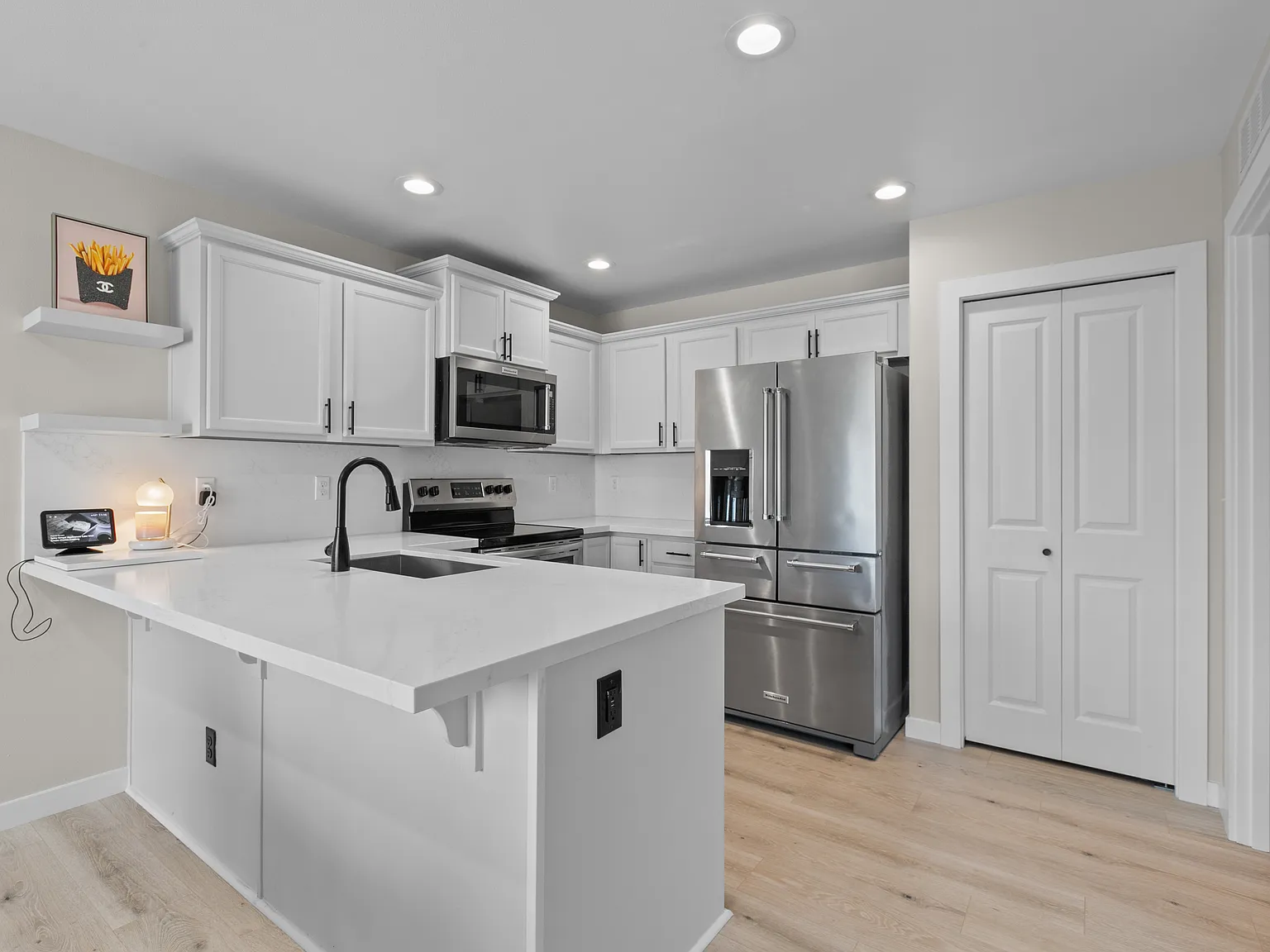 3 bed, 2.5 bath, 1590 sqft, $2,995 — Photo 3