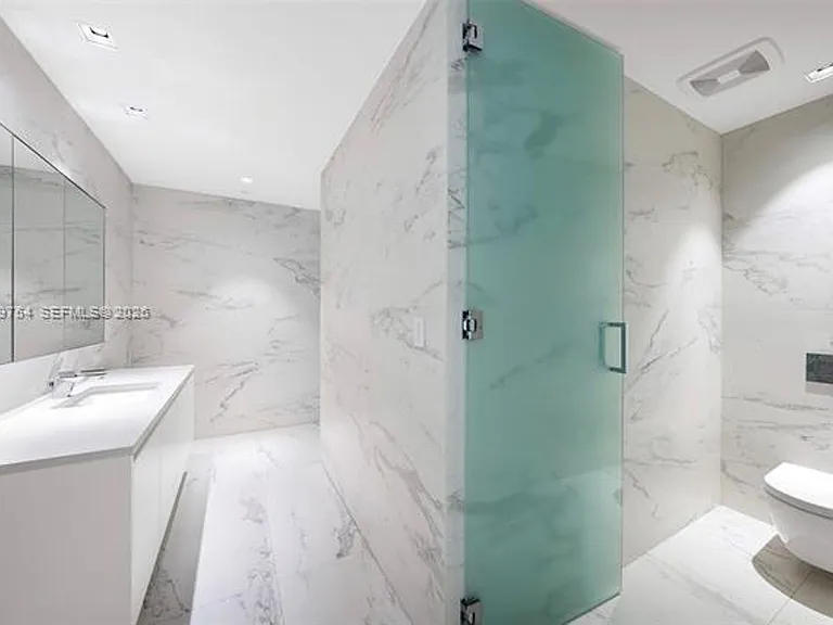 1000 Biscayne Blvd #Penthouse 1201 — Photo 38
