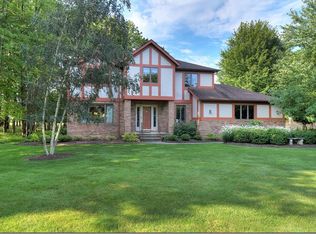 8404 Chestnut Blvd, Broadview Heights, OH 44147