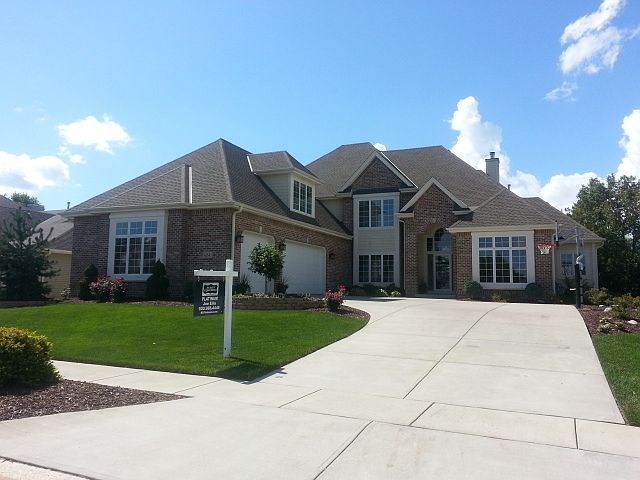 1st image of 624 Mary Knoll Ln
