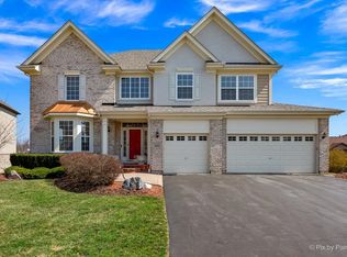305 Colonial Dr, Vernon Hills, IL