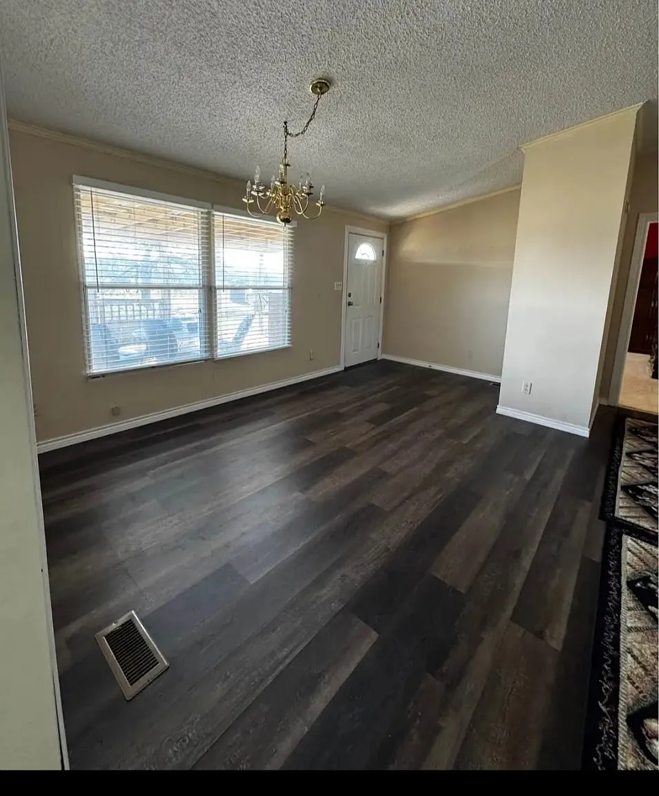 3 bed, 2100 sqft, $1,400 — Photo 1
