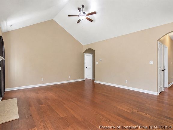 5th image of 105 Yellowfoot Dr