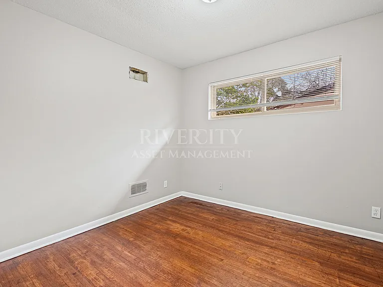 1694 Claire Dr — Photo 9