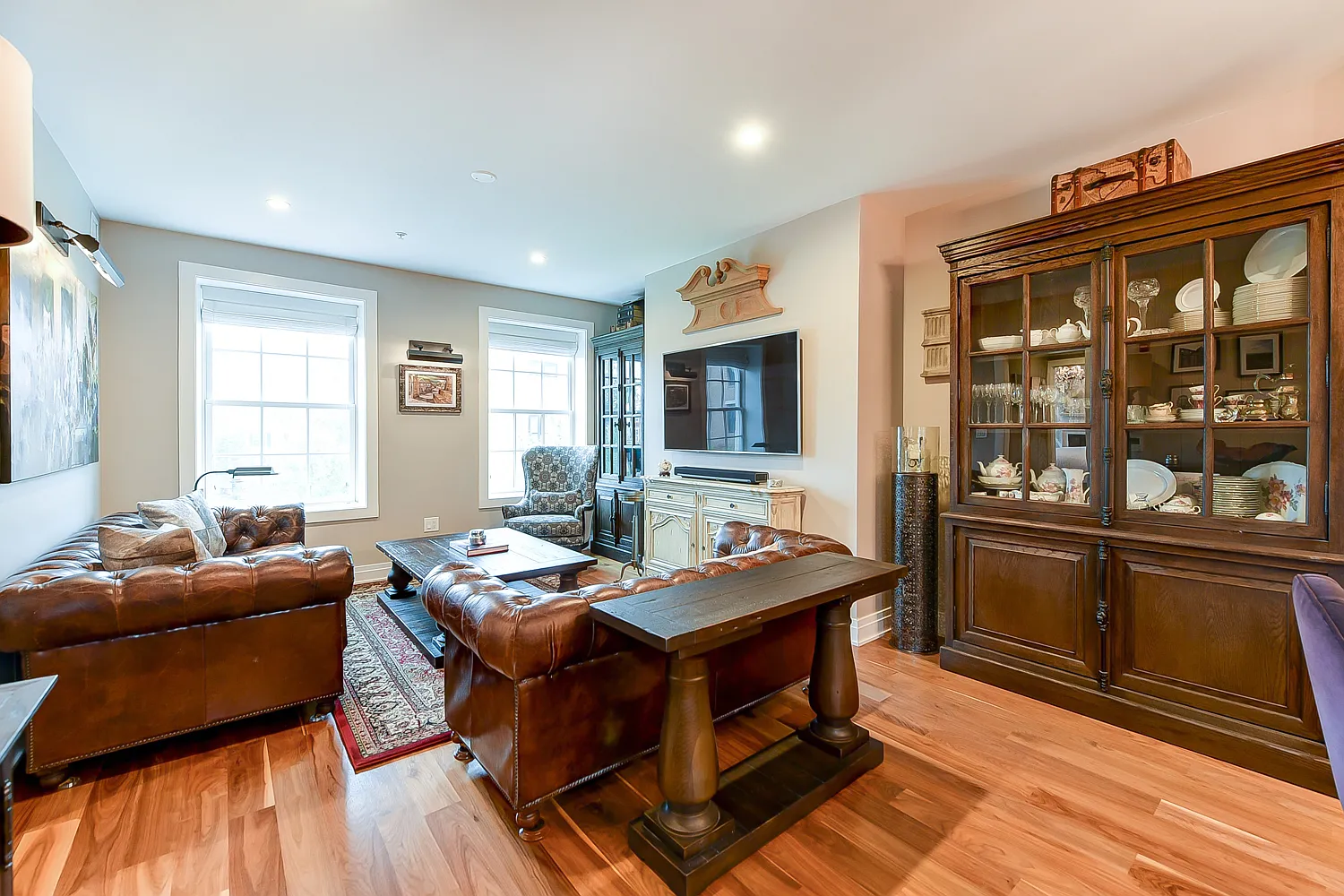 3 bed, 2.5 bath, 2033 sqft, $7,750 — Photo 3