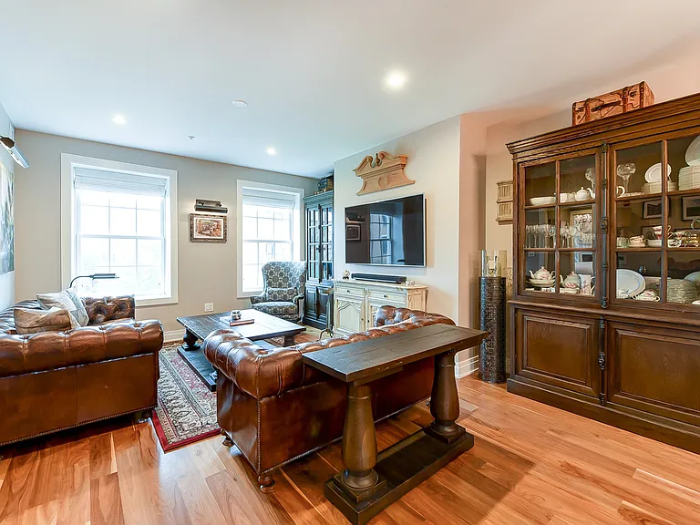 628 S Carolina Ave SE — Photo 3
