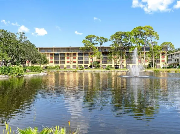 5775 Park St N APT 411, Saint Petersburg, FL 33709