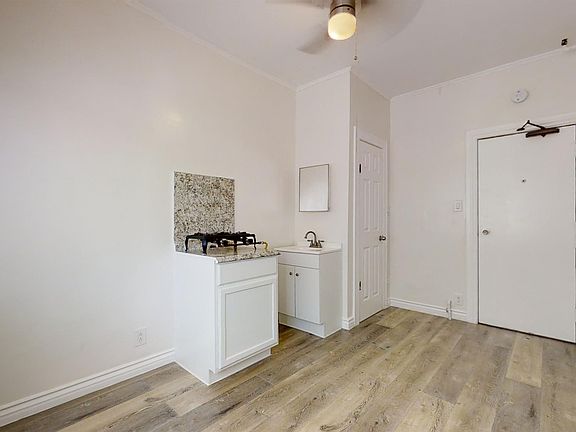 4th image of 647 W 18th St #215