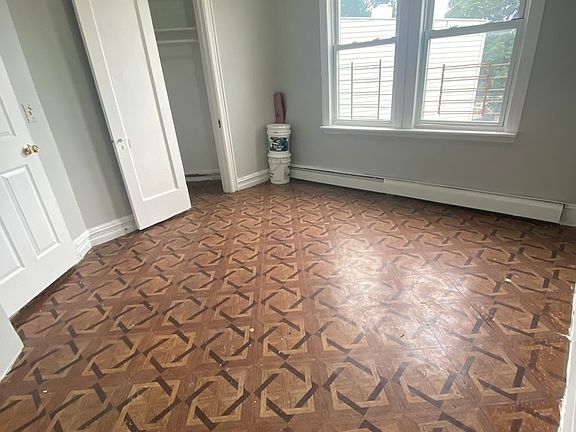 5th image of 158 Soundview Ave #2R
