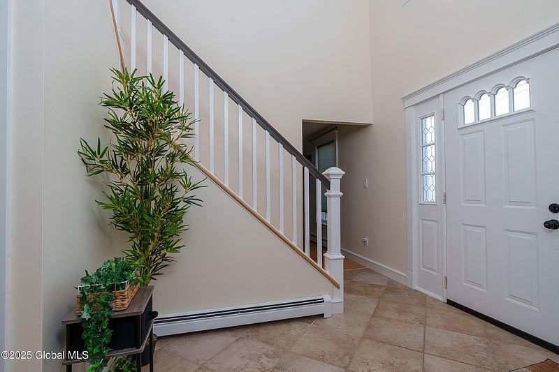 5th image of 122 Kenwood Avenue