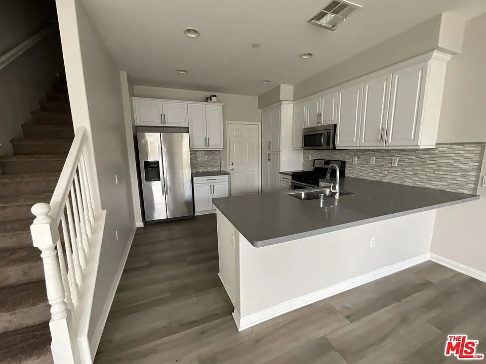 3 bed, 2.5 bath, 1465 sqft, $3,495 — Photo 3