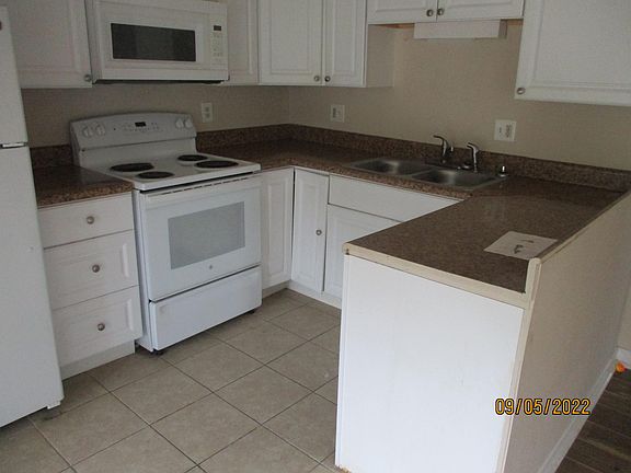 3rd image of 12009 Sugar Mill Cir SE APT D