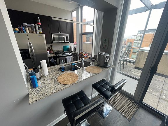 3rd image of 1720 Oak Ave #804