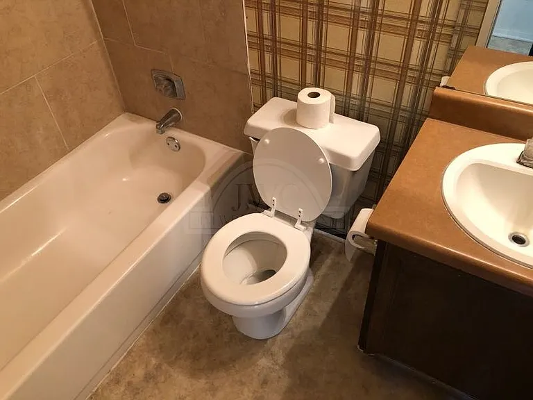 2103 Robert E Lee Dr — Photo 2