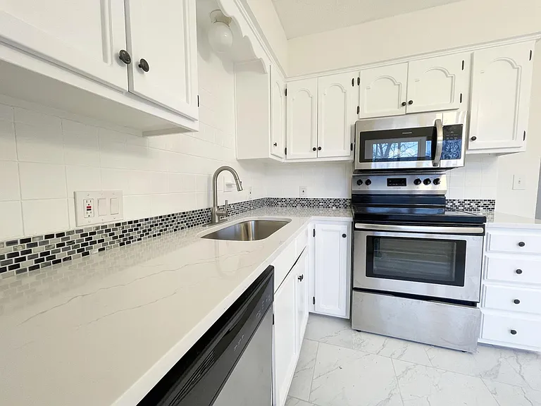 1415 La Chateau Dr — Photo 9