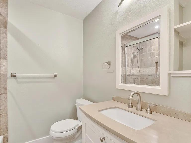 2303 Southern Oaks Dr — Photo 10