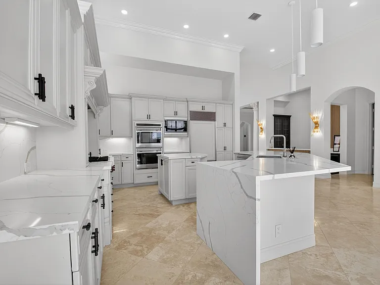 17921 Villa Club Way — Photo 24