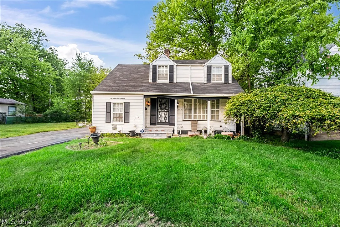 19419 Lanbury Ave photo 1