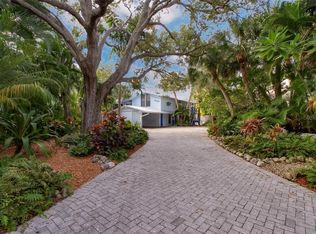 5030 Commonwealth Dr, Sarasota, FL 34242
