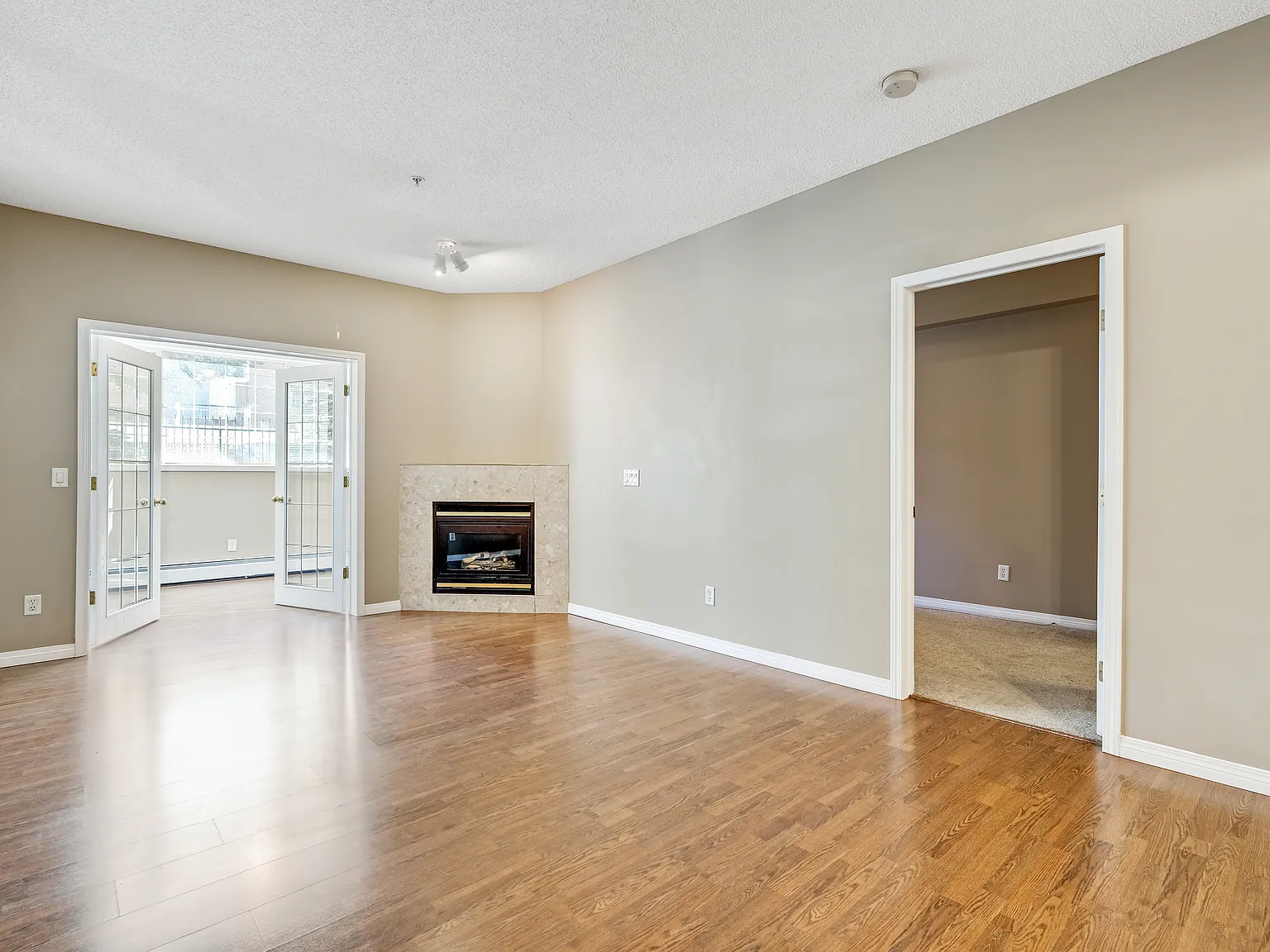 126 14th Ave SW — Photo 3