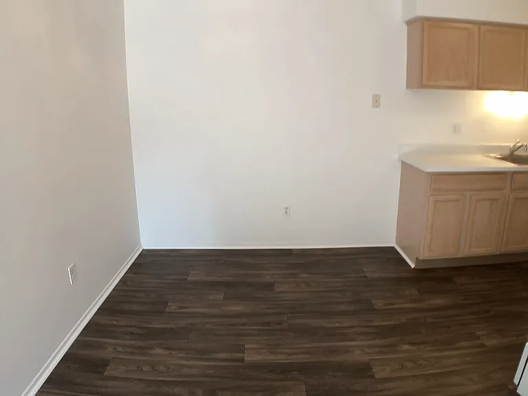 Prentiss Pointe Apartments — Photo 131