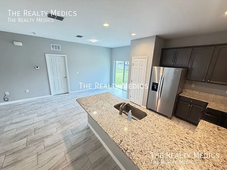 494 Harrison St SW — Photo 9