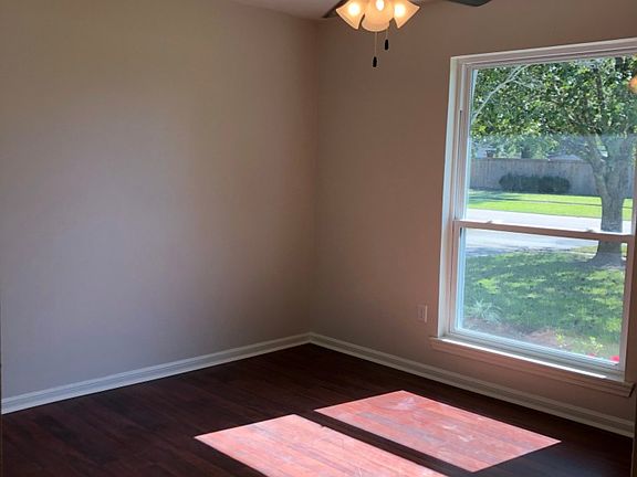 4th image of 15703 Elderwood Ave