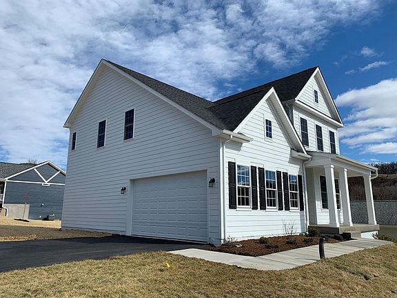 3rd image of 213 Savannah Dr NE