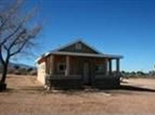 8590 Roosevelt Ln, Phelan, CA 92371