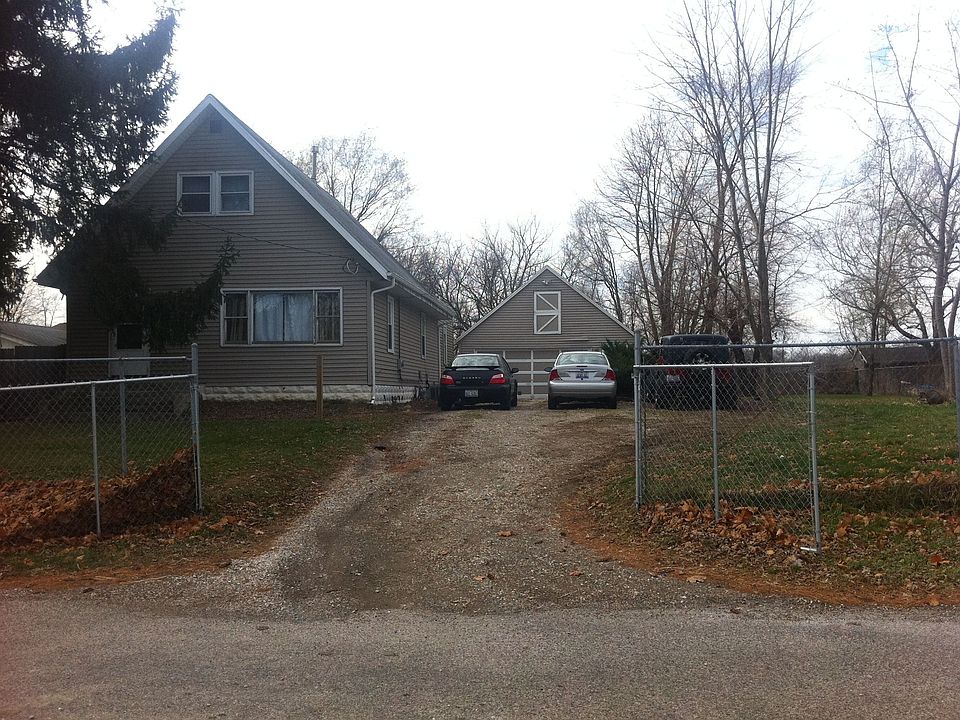 Over sized gate. big fenced yard.
