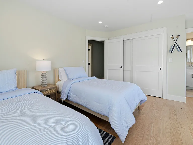 3104 Sound Ave — Photo 11