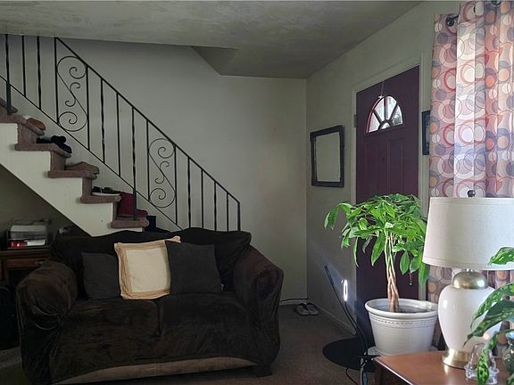 4th image of 2425 Stephens Ave NW