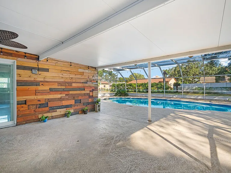 608 Overhill Dr — Photo 19